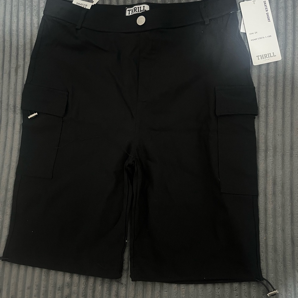 Thrill Men's Cargo Shorts in Black